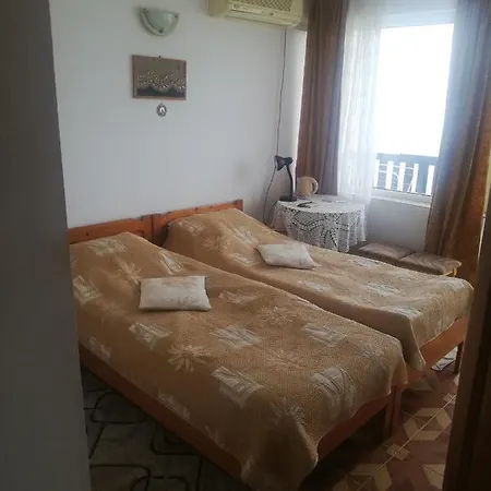 антон петров 3* Νεσέμπαρ